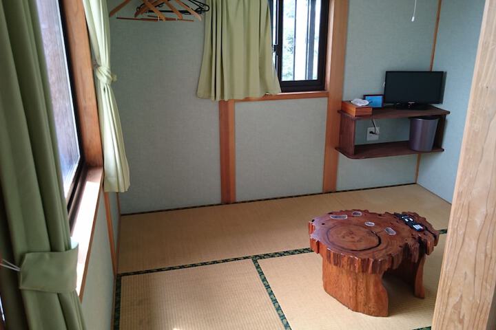 Room 4 of 30
