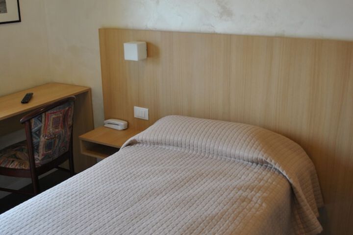 Room 30 of 86