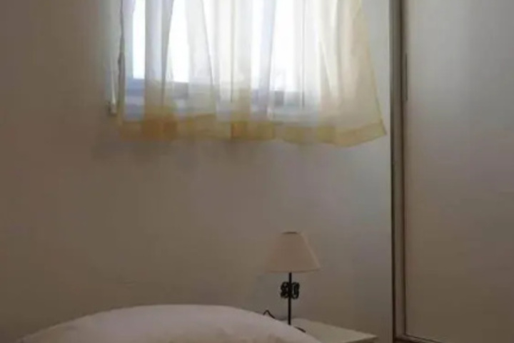 Room 6 of 10