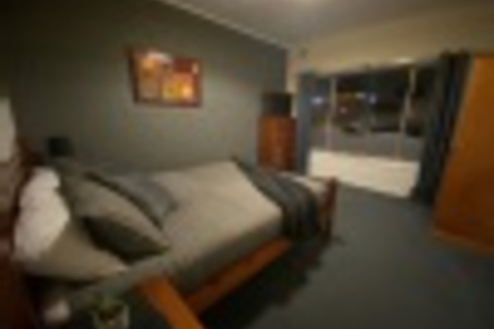 Room 40 of 204