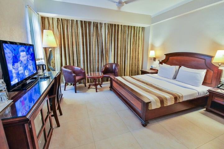 Room 10 of 80
