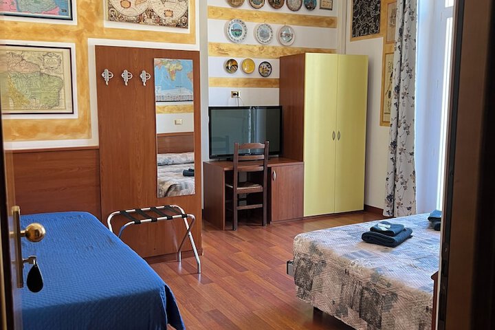 Room 12 of 48