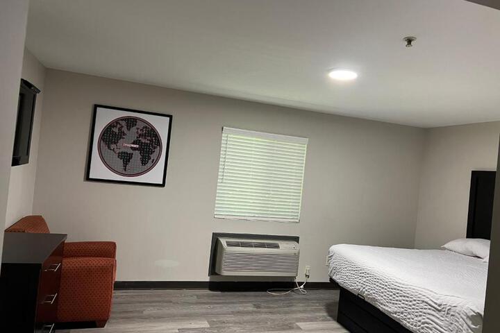 Basic Studio Suite King Bed (8 of 10)