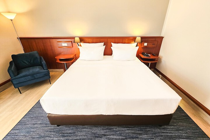 Room 35 of 157