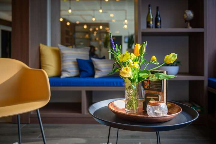 Lounge 56 of 71