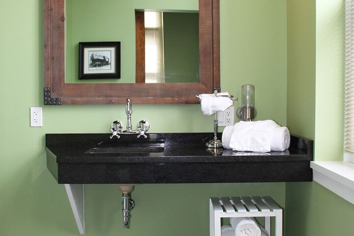Premium Double Room Private Bathroom City View 205 Council Room (21 of 132)