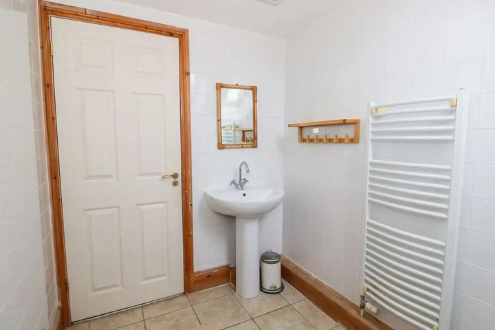 Room 7 of 16