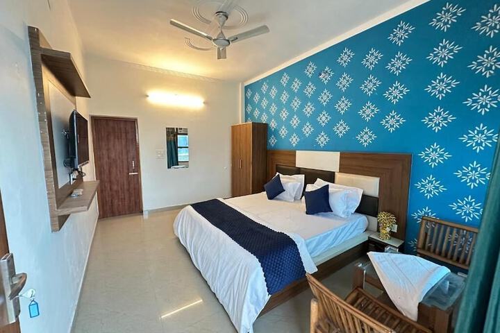 Room 4 of 11