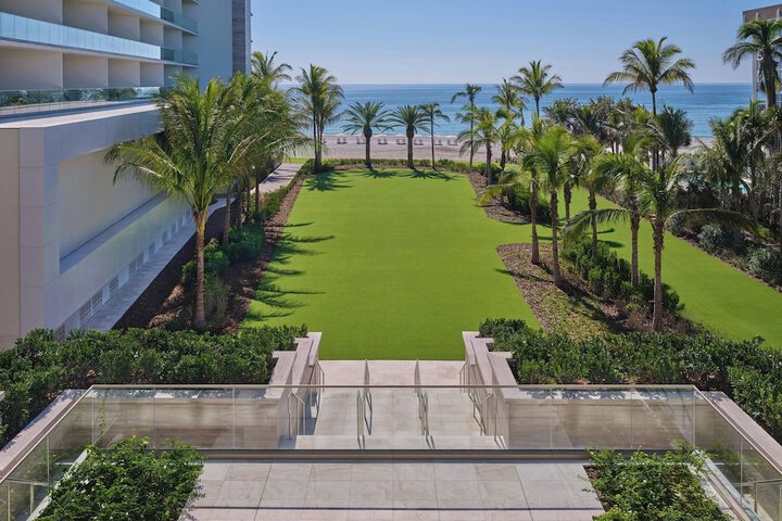 Ballroom/Hall 106 of 121