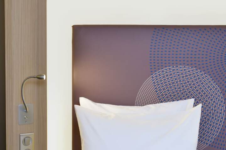 Room 3 of 83