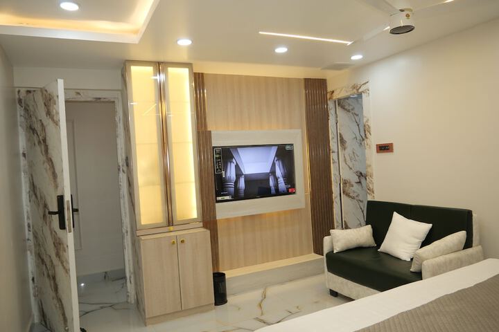 Room 7 of 36