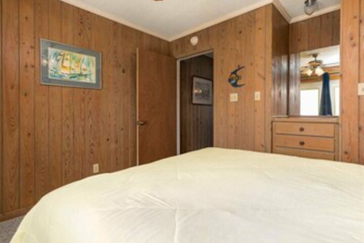 Room 33 of 38