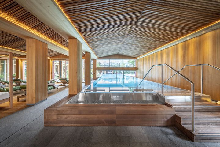 Pool 10 of 44