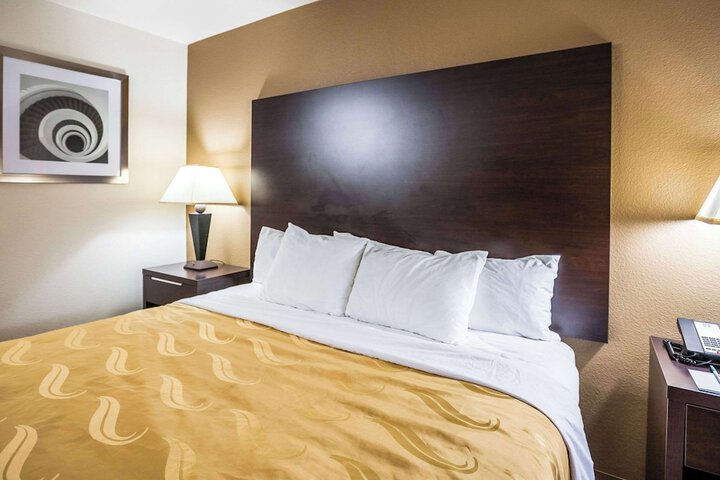 1 King Bed (8 of 11)