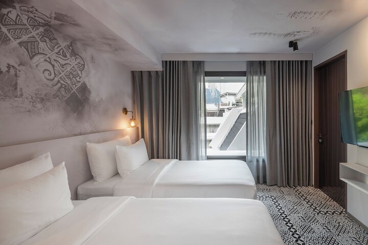 Room 32 of 95