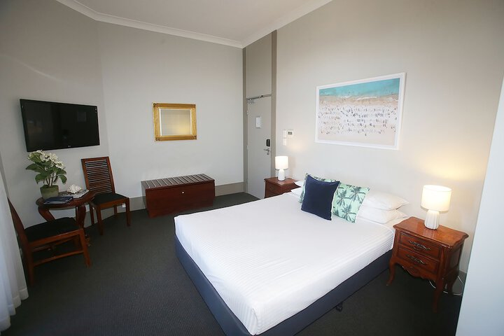 Room 4 of 83