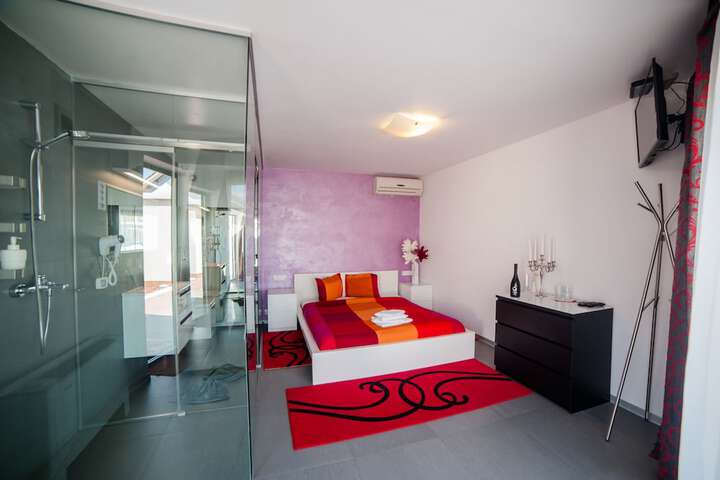 Room 5 of 51