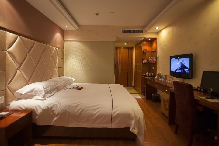 Room 2 of 18