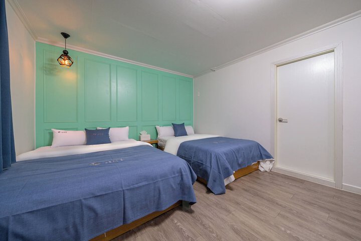 Room 5 of 20