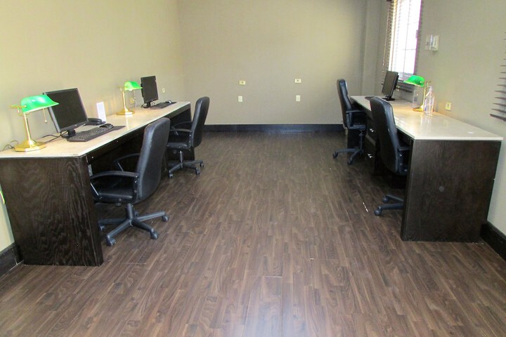 Business Center 105 of 131
