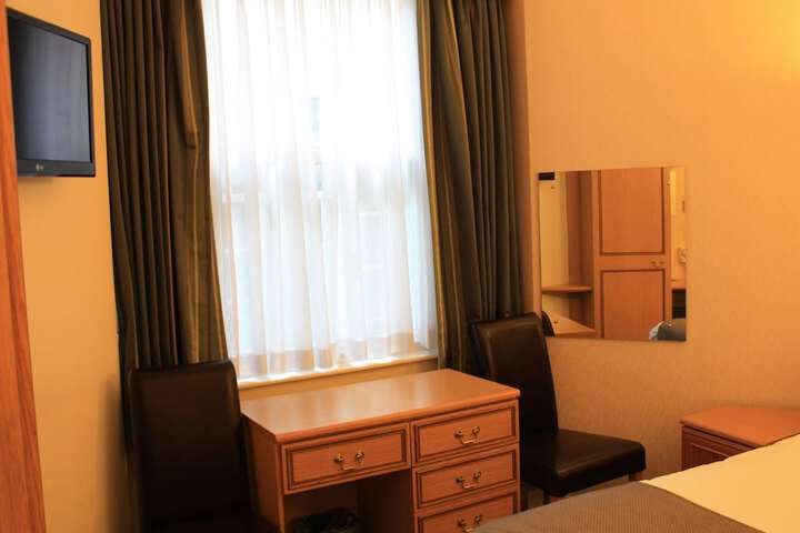 Room 9 of 25