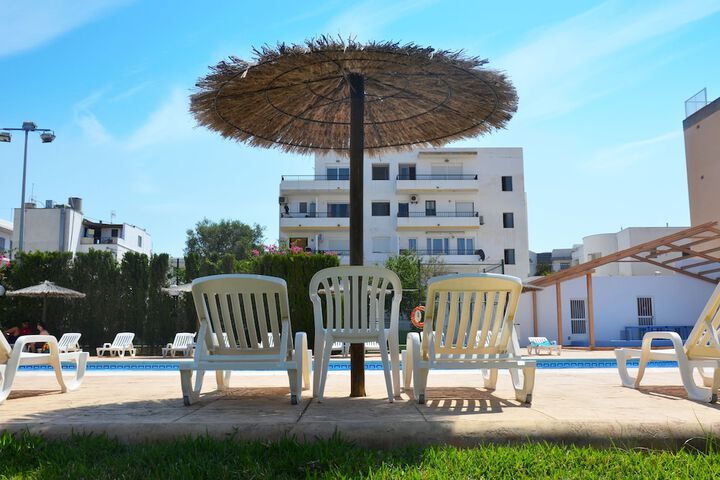 Hotel with Pool