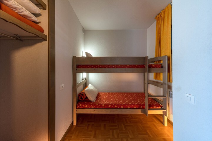 Room 5 of 31