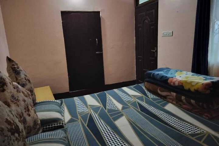 Room 13 of 77