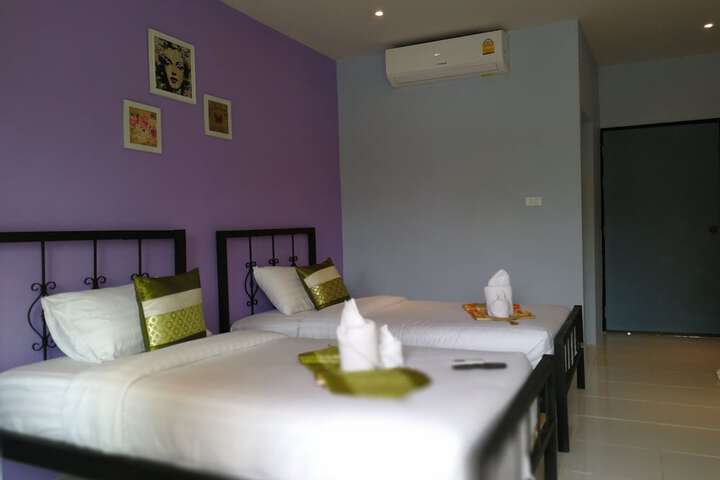 Room 25 of 98