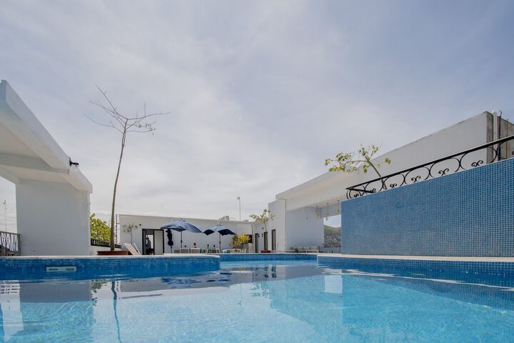 Pool 44 of 95