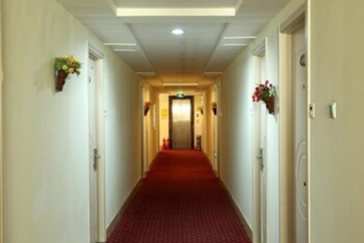 Ballroom/Hall 34 of 38