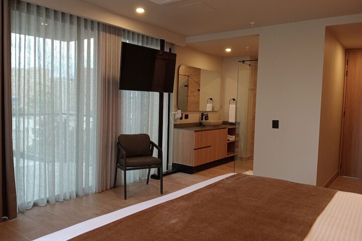 Room 33 of 123