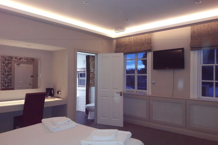 Room 3 of 44