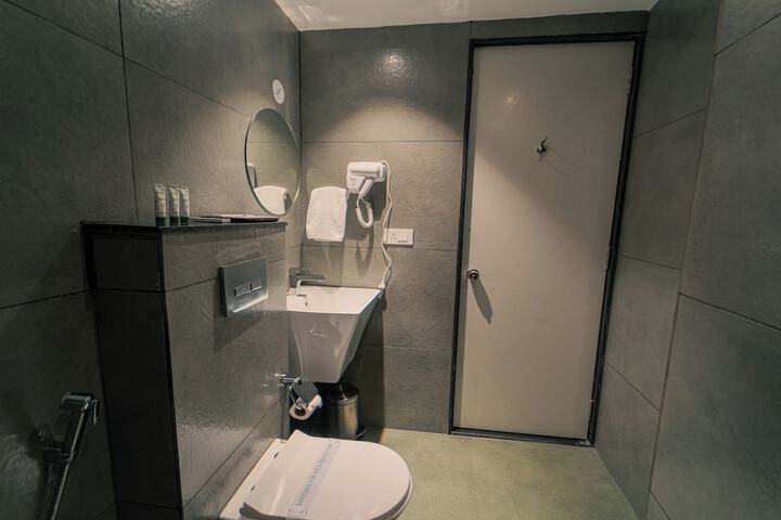 Room 9 of 9