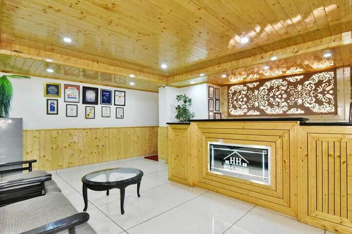 Hotel Himgiri Manali