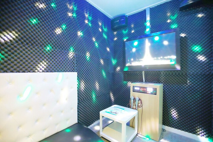 Room 27 of 40