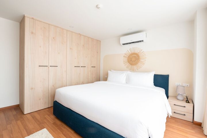 Room 4 of 33