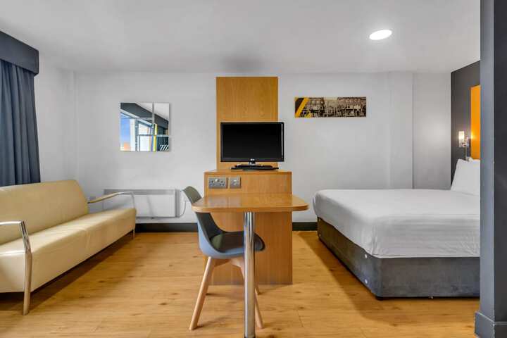 Room 9 of 29