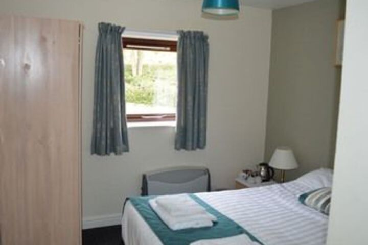 Room 33 of 48