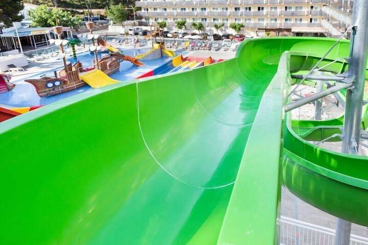 Hotel with Pool