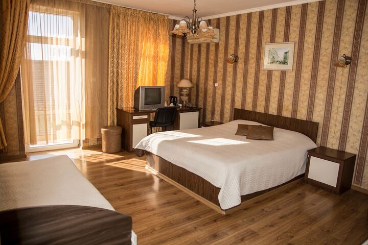 Room 4 of 50