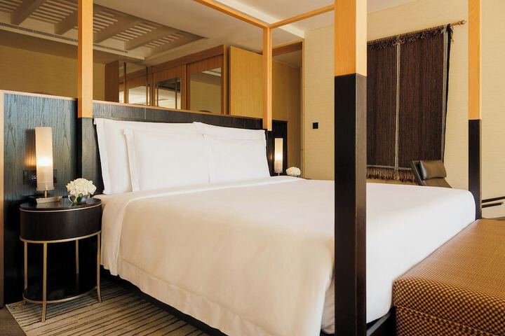 Room 34 of 176