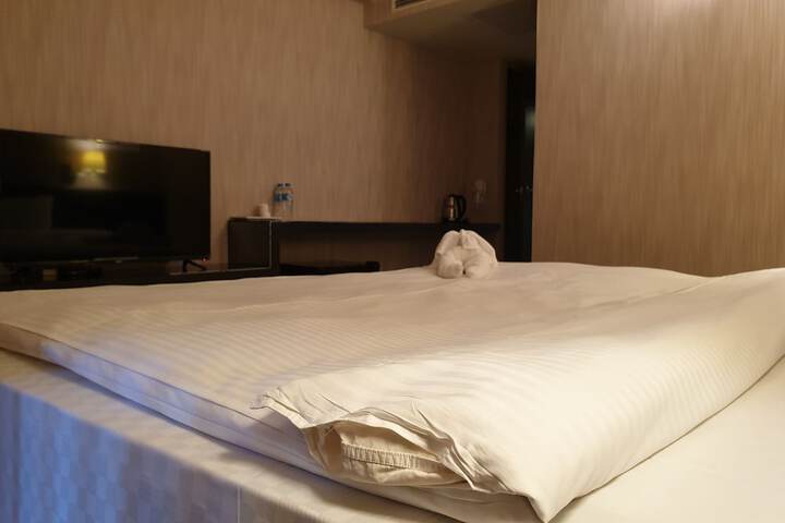 Room 11 of 40