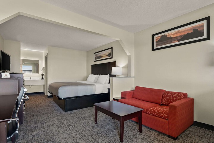 1 King Bed (1 of 12)