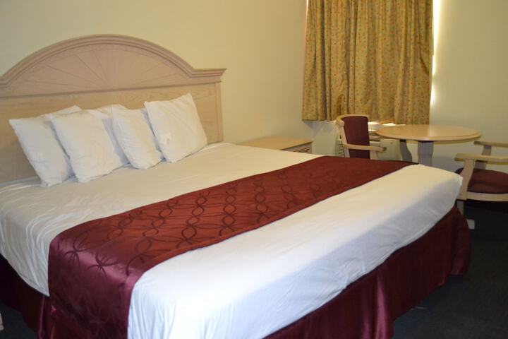 1 King Bed (8 of 8)