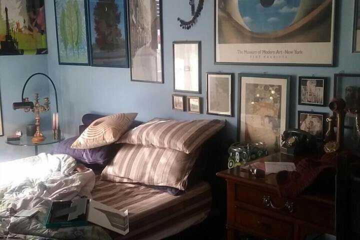 Room 6 of 50