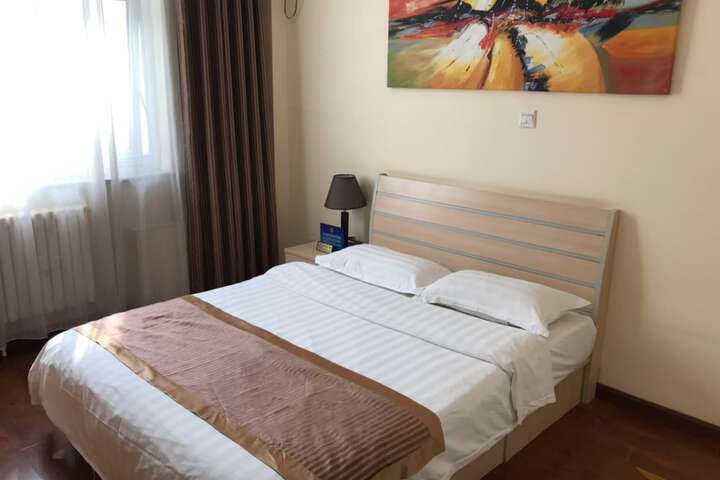 Room 9 of 27
