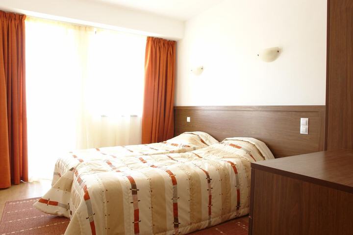 Room 5 of 32