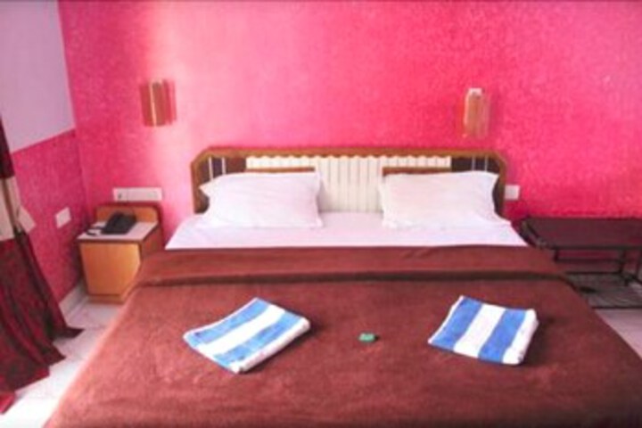Room 5 of 8