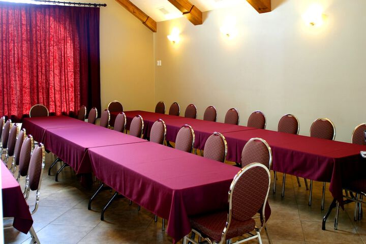 Business Center 23 of 27